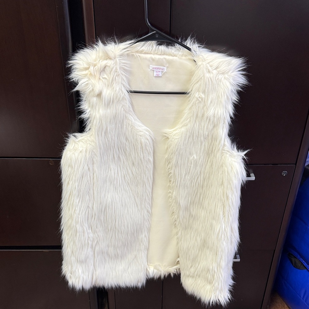 Xhilaration Cream Faux Fur Vest